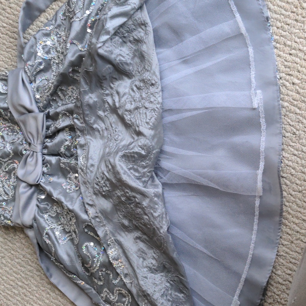Adorable silver sparkly little girls formal dress - Picture 2 of 4